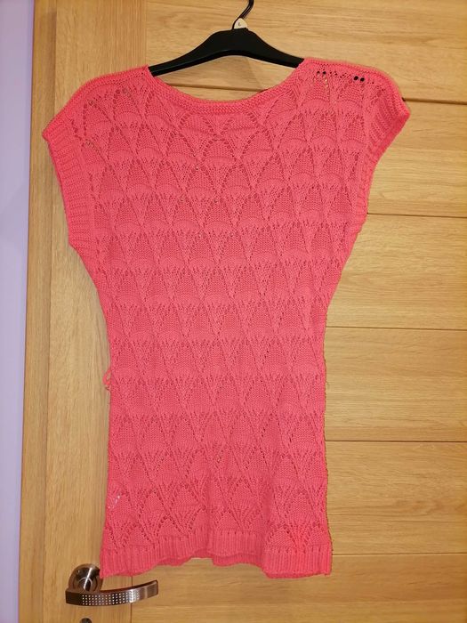Sweterek koralowy ażurowy
