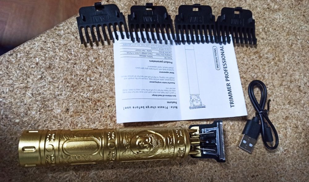 Машинка-тример для стрижки.