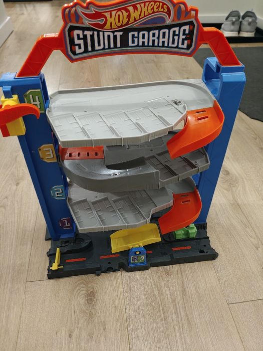 Tor samochodowh Hot Wheels CITY Rajdowy mega garaż FTB68