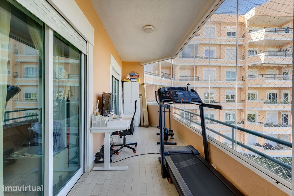T3 no Condomínio Riviera com Piscina, Ginásio e 2 Parques junto à Prai