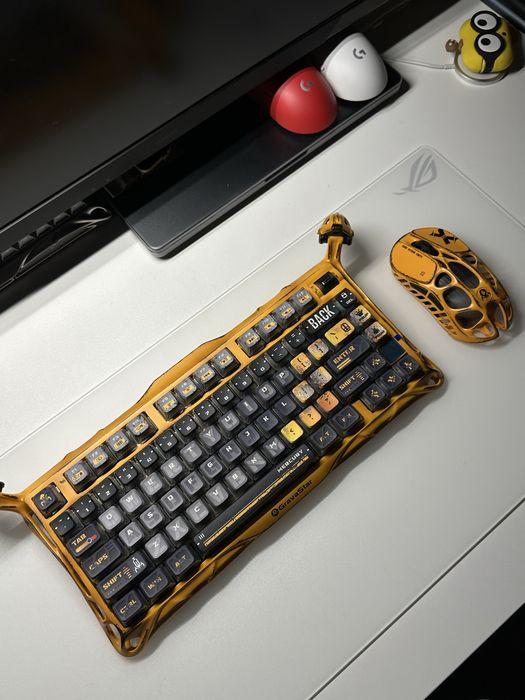 GravaStar Mercury K1 Pro Kailh Speedy Mint Battle-Worn Yellow