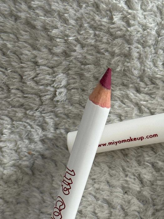 Konturówka do ust Miyo berries