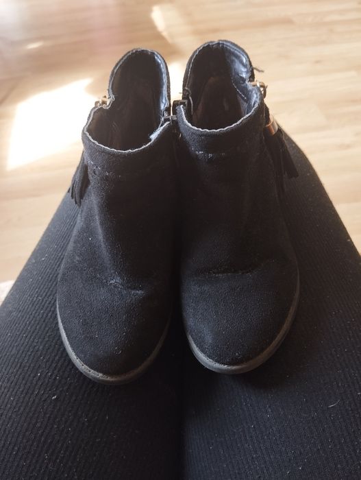 Czarne zamszowe botki dziewczęce