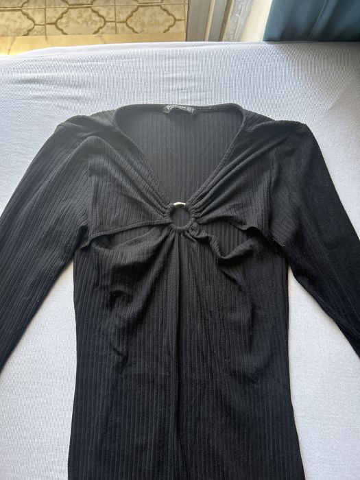 Vestido preto comprido com decote