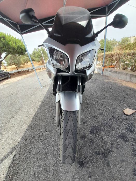 Honda CB 1000 F - Parece Nova
