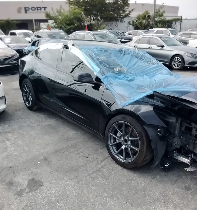 Двері tesla model 3 / розборка tesla moddl 3 / запчастини тесла м3