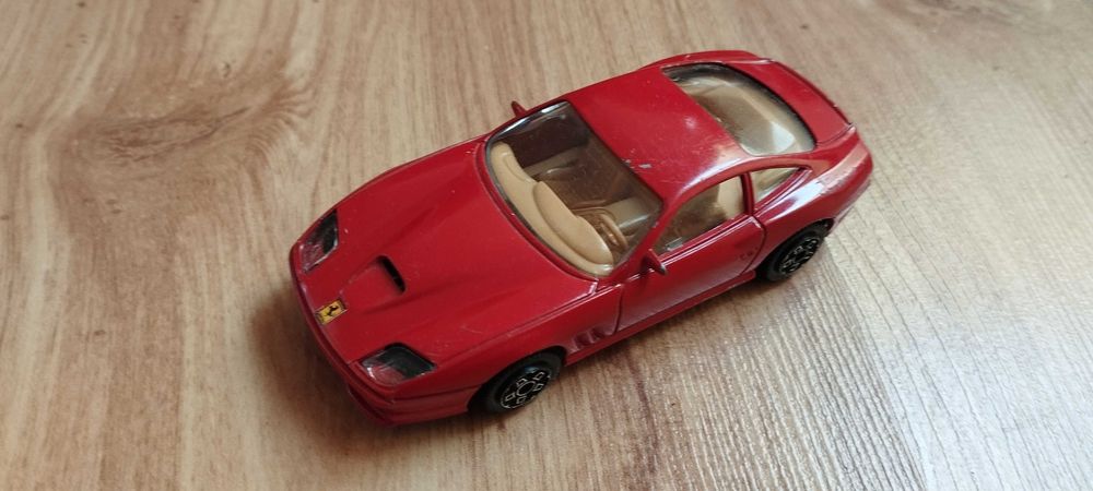 Model autko burago Ferrari Maranello 550  1:43 czerwona  bestia :)