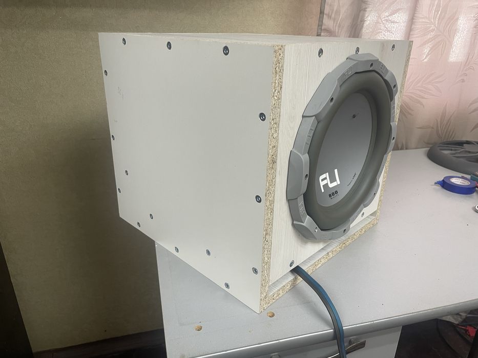 Fli 10 сабвуфер 800 watt + гриль