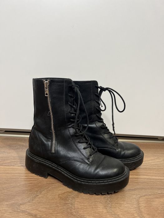botki trapery martwnsy bershka