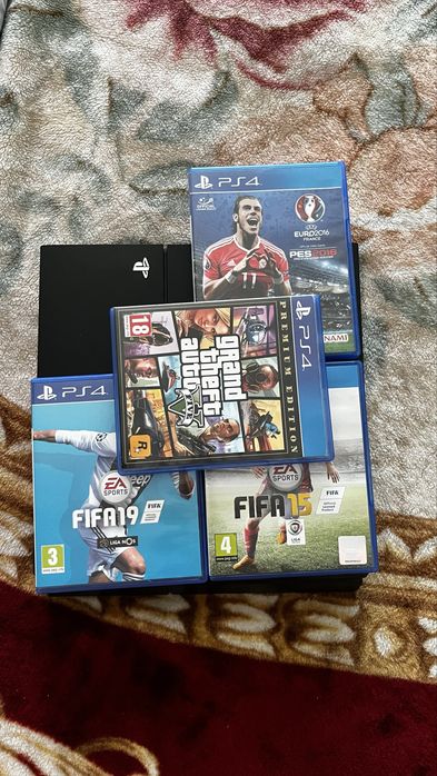 vendo PS4 com  500GB