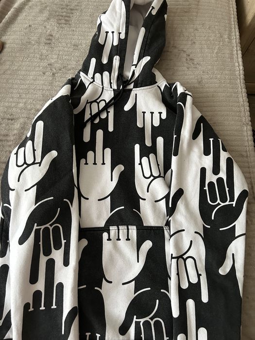 Młodzieżowe bluzy oraz spodnie