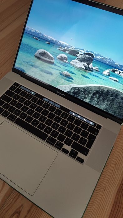 MacBook Pro 16" c caixa e fatura