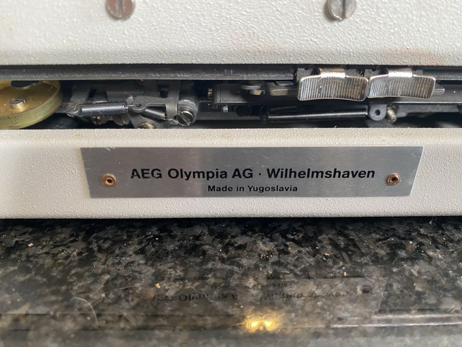 AEG Traveller deluxe | Máquina de escrever (1973)