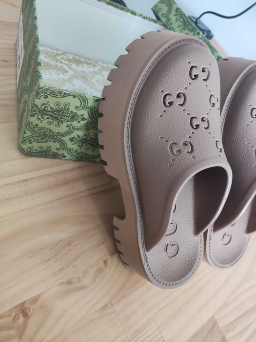 Gucci Buty, sandaly, Klapki
