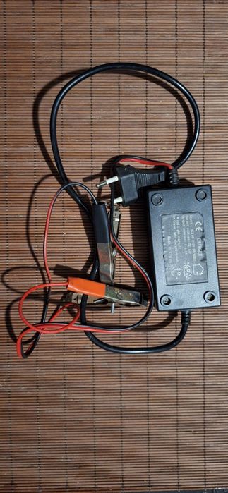 Ładowarka do akumulatorów 12v