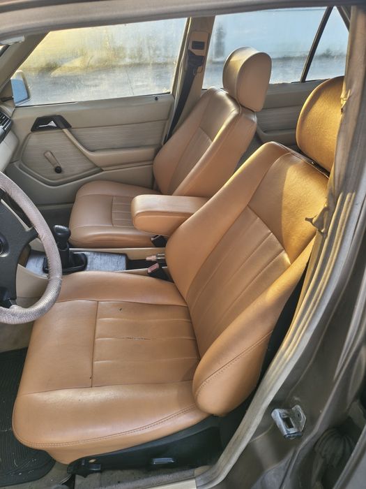 Mercedes-Benz 220D muito bom estado