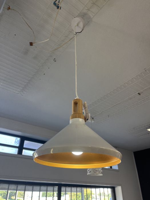 Candeeiro de Teto Branco c/ Interior Dourado