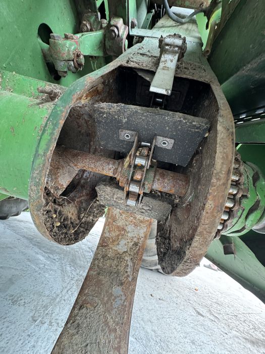 John Deere 1075