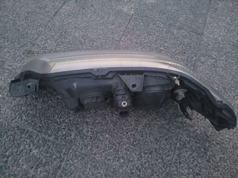 Lampa Xenon Laguna II prawy przód