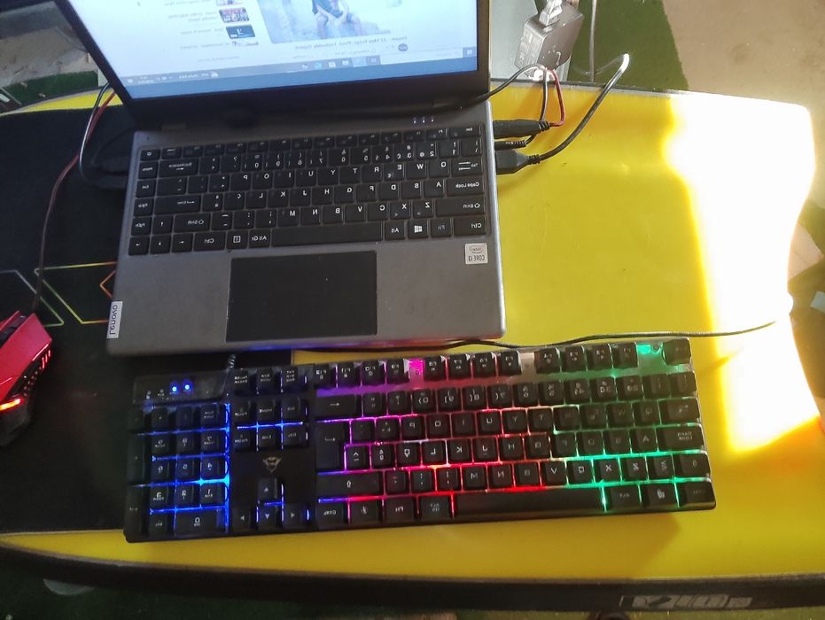 Teclado GXT gaming  v/led's