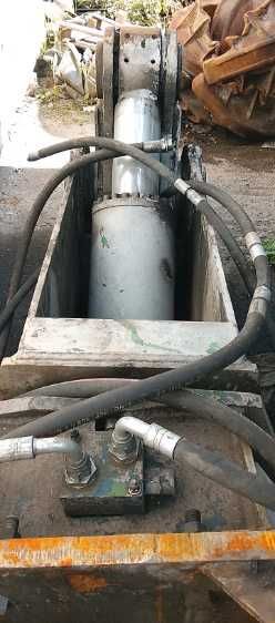 Szczypce hydrauliczne do złomu