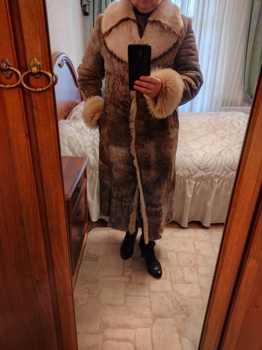 Стильная женская зимняя дублёнка натуральная очень теплая и красивая ,