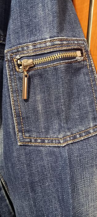 Куртка джинсова .