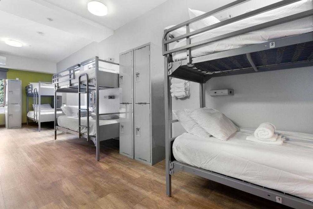 Дуже класний новий хостел у Києві, метро Теремки — 5 хвилин пішки