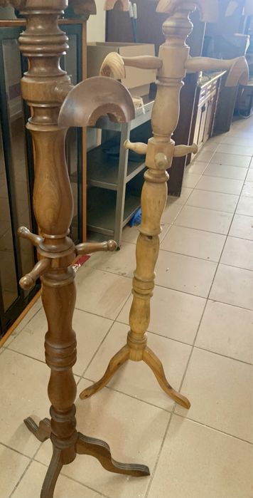 Conjunto dois bengaleiros em madeira