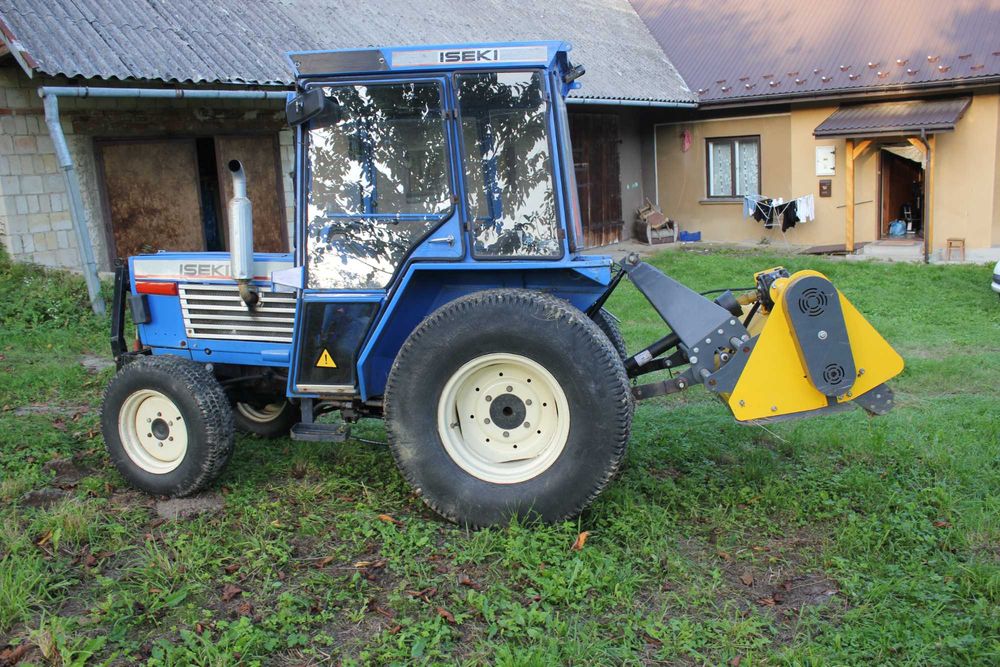 CIągnik Iseki 4270 32KM 4x4 + pług do śniegu