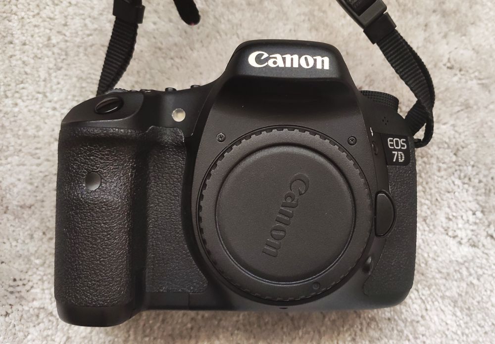 Kit Canon EOS 7D + lente + acessórios