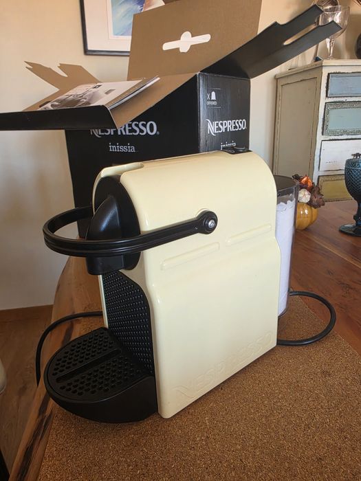 Máquina nespresso Delonghi