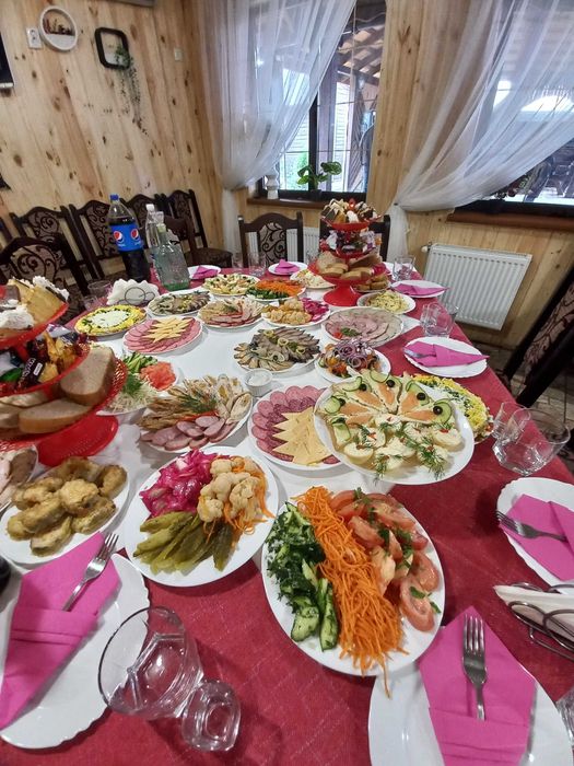 Виїзна кухня - корпоративи, хрестини, ювілеї, поминальні обіди.