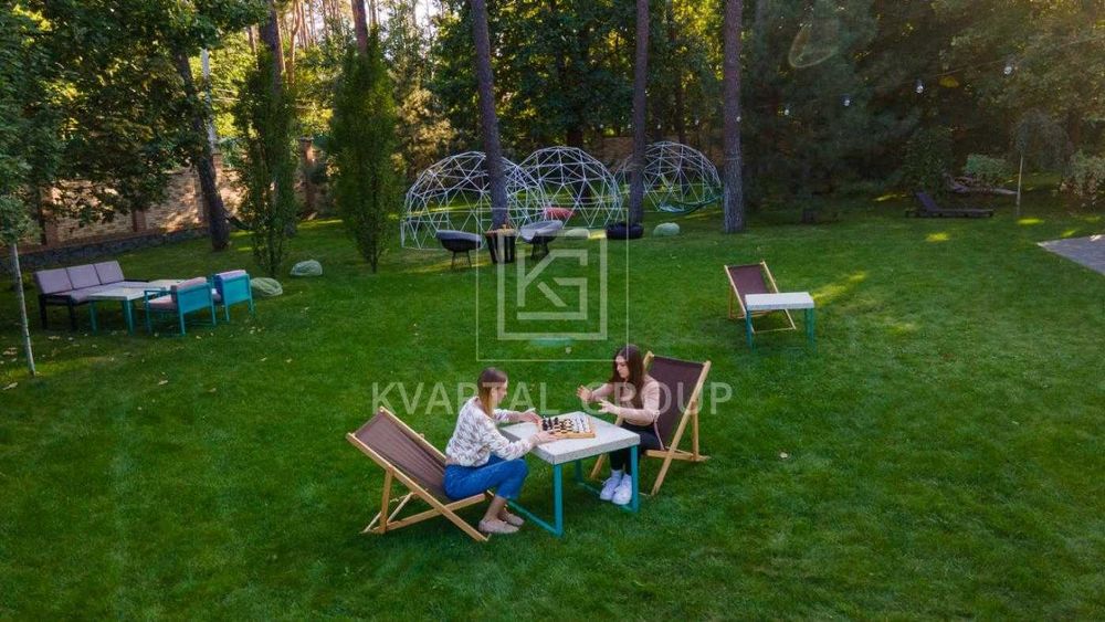 Продаж шикарного величезного будинку з власним озером