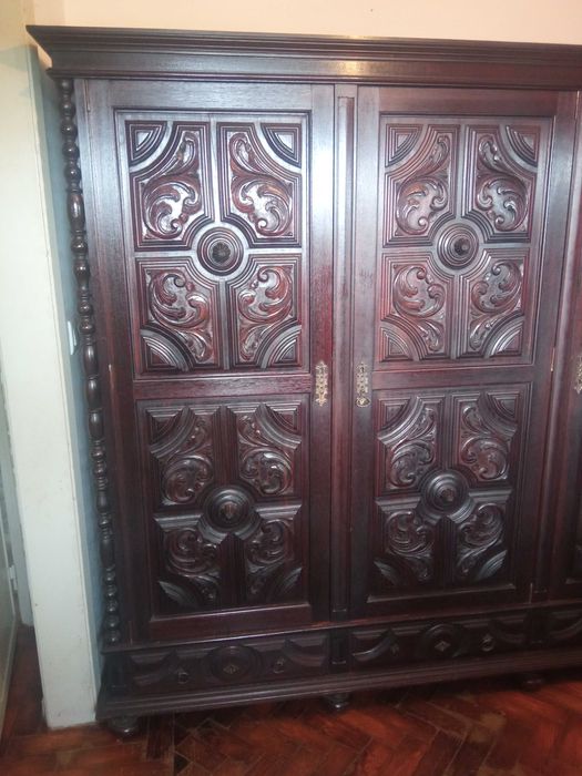 Guarda Vestidos Antigo Em Mogno