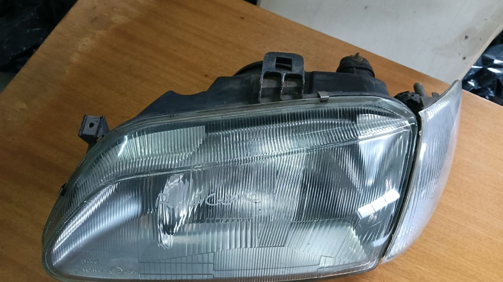 Ótica Renault Scenic farol esq. Óptica 1998