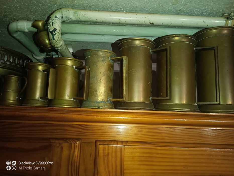 Medidas de líquidos em latão antigas interessantes muito boas