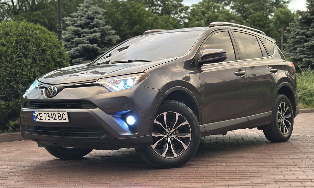 Продам Toyota RAV4 2017 2.5 пердений привод газ/бензин автомат