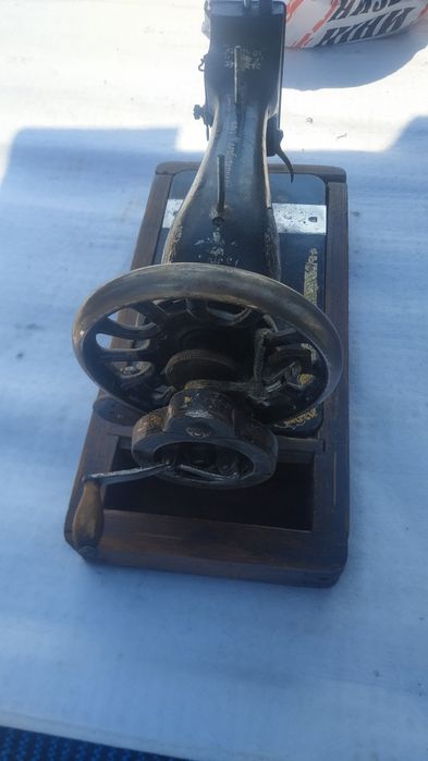 Машинка швейна Старинна Зінгер