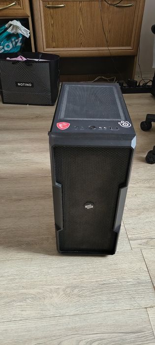 Komputer wraz z monitorem 24 cali