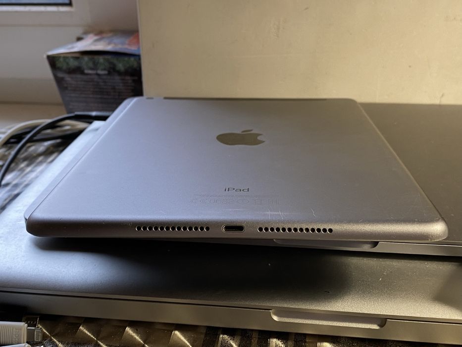 IPad 5 128gb wifi, акб 87