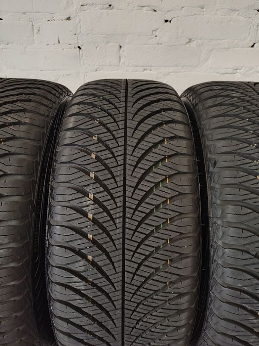 НОВІ  ШИНИ 215/55 17 Goodyear  всезезон