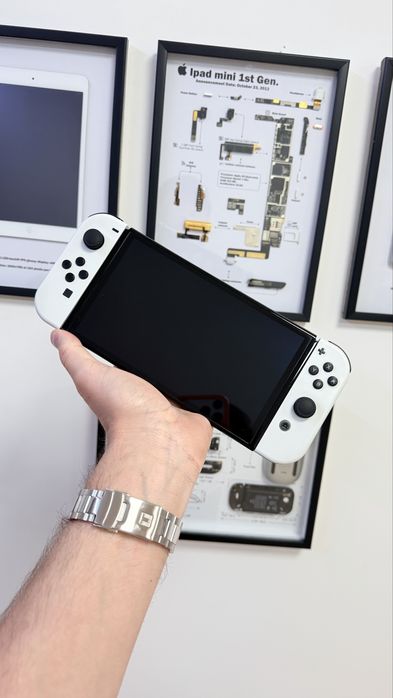 Nintendo Switch OLED стан НОВОЇ, повний заводський комплект!