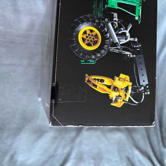 LEGO 42157 Technic Ciągnik zrywkowy John Deere 948L-II