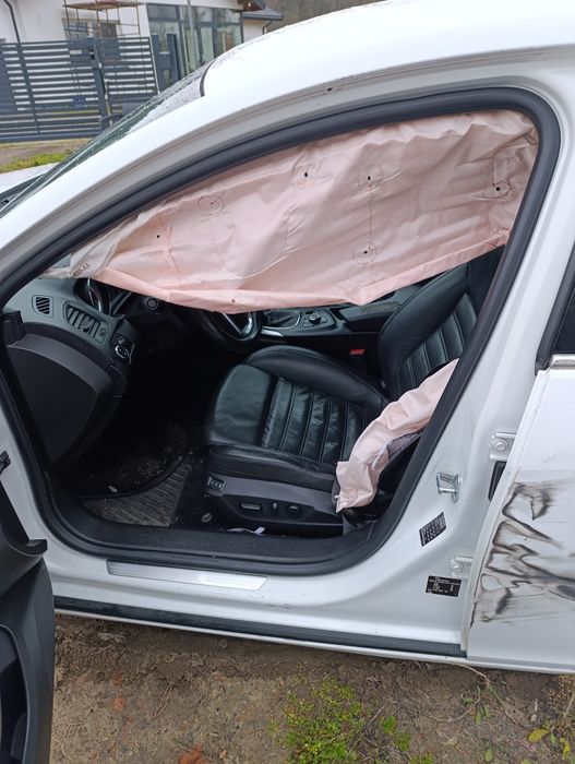 Opel Insignia uszkodzony