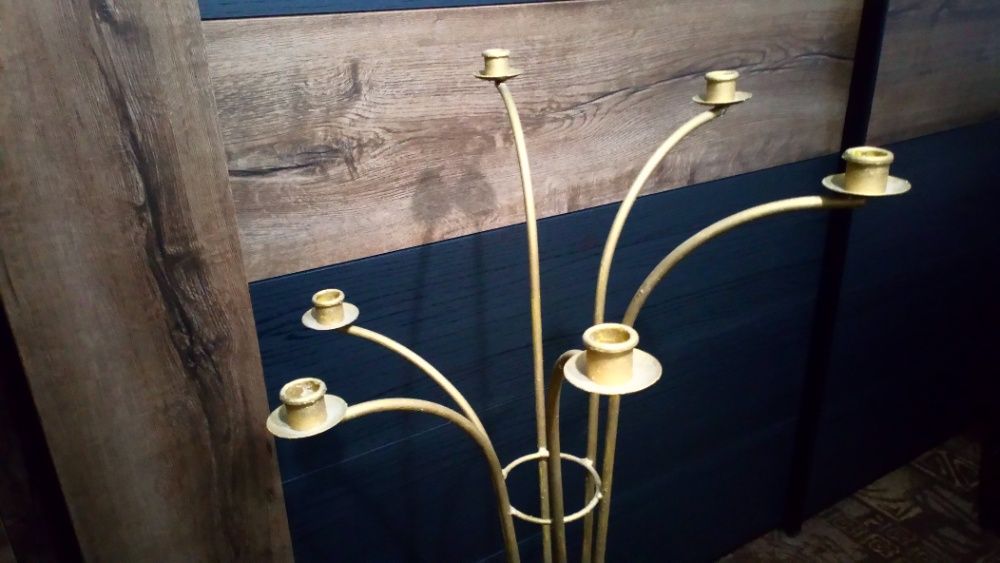 Świecznik złoty stojący 6 świec - romantyczny nastrój, klasyczny styl