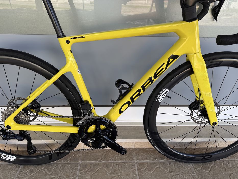 Bicicleta de estrada - rodas carbono - Di2