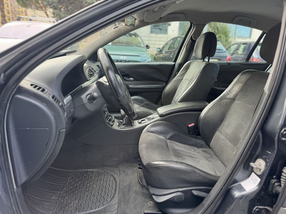 Renault Laguna 2.0 diesel 150 cavalos ano 2006 em bom estado geral.