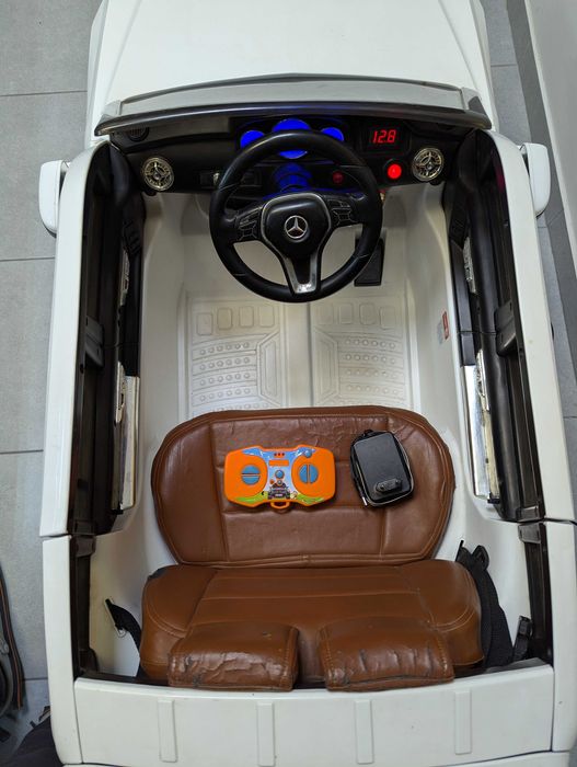 Дитячий автомобіль