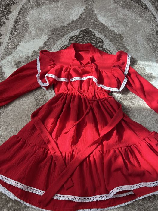 Дуже красиве нарядне плаття на дівчинку